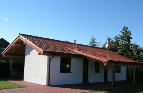 M1 Ferienhaus mit Garten, Terrasse und Carport